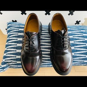 Dr Martens Bennett Oxford Shoes in Black Cherry
